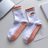 Chaussettes de yoga pour femmes, chaussettes de yoga et de Pilates brodées mi-mollet, antidérapantes, pour entraînement en salle, fitness et exercices à domicile