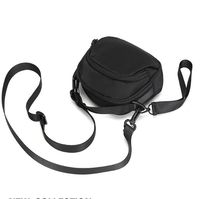 Sac bandoulière en fibre de polyester tendance 2026 avec logo personnalisé, design moderne, utilitaire urbain, mode minimaliste, mini sac messager pour téléphone