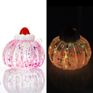 Jouets Squishy en Maltose en forme de Gâteau Citrouille Luminescent dans le Noir, Jouets Anti-Stress Souples à Presser pour Enfants et Adultes, Idéal pour les Fêtes - Product Image 6