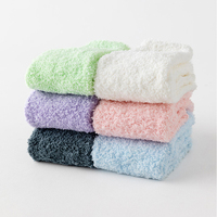 Chaussettes Chaudes et Douces Antidérapantes en Peluche pour Femmes – Idéales pour Dormir