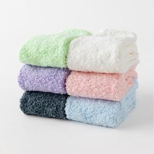 Chaussettes Chaudes et Douces Antidérapantes en Peluche pour Femmes – Idéales pour Dormir - Product Image 5