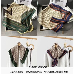 Foulard Quadrato Piccolo D-Chain 70x70cm, Accessorio Moda Donna con Stampa - Product Image 3