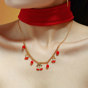 Conjunto de Regalo Navideño Mystique para Mujer, Collar, Pulsera y Aretes de Acero Inoxidable Electrochapado con Circonita y Ágata Roja en Corte Gota de Aceite - Product Image 3