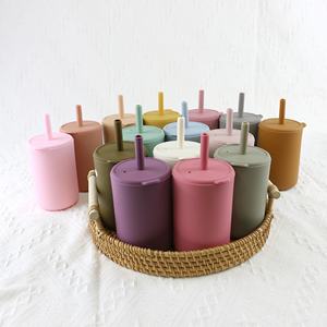 Tasse d'apprentissage en silicone de qualité alimentaire pour bébé, antidérapante, réutilisable, avec couvercle et paille – Meilleure vente - Product Image 4