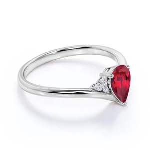 Bague de fiançailles et de mariage en argent sterling 925 avec rubis solitaire de 1,10 carat taille poire, rubis de laboratoire et zircon contourés pour femme - Product Image 1