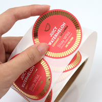 Étiquettes en rouleau d'emballage cosmétique de vernis UV personnalisé de haute qualité avec bordure en feuille d'or pour Tubes de rouge à lèvres appel au détail