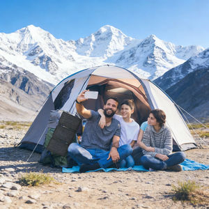 Chargeur solaire noir ultra-portable et durable, 23% d'efficacité, 20W, panneau pliable IP67, alimentation d'urgence, aventures en plein air - Product Image 6