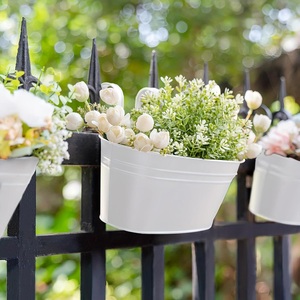 Pot de fleurs suspendu amovible en fer durable pour extérieur, panier de jardinage pour clôture, support de balcon, conteneur de plantes pour décoration de cour - Product Image 1