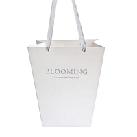 Op maat gemaakte luxe bloemenboeket vierkante basisverpakking cadeau-art papieren tas lange handgreep milieuvriendelijk recycleerbaar aangepast logo