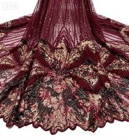Tissu en dentelle brodée de sequins bordeaux