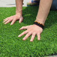20mm Künstlicher Plastik-Grasteppich für Hochzeitsböden Innen- und Gartendekoration Synthetischer Rasen mit 10mm Florhöhe