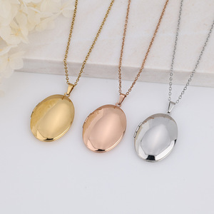 Collana con ciondolo a specchio con gioiello personalizzato con motivo floreale in acciaio inossidabile collana con medaglione fotografico ovale <span class=keywords><strong>per</strong></span> <span class=keywords><strong>regalo</strong></span> di <span class=keywords><strong>coppia</strong></span> di famiglia - Product Image 2