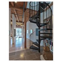 Escalier en colimaçon préfabriqué moderne PRIMA, marches en bois massif, garde-corps en acier inoxydable, aluminium et verre, design durable et écologique