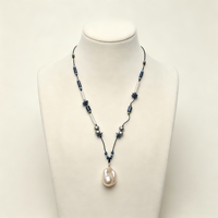 Collier ethnique baroque fait main avec pendentif perle, cordon de perles mélangées et multiples perles entretoises, long bijou rétro pour femme