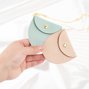 עגול לוגו מותאם אישית מושחט מתכת עגילים גדולים שרשרת שרשרת נסיעות כיס עור pu שקית מיקרופייבר - Product Image 5