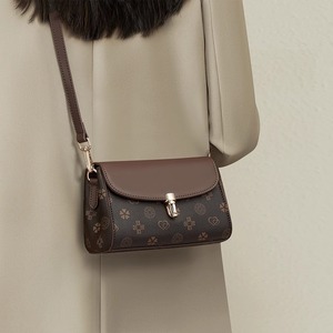 Elegante Bolso de Mensajero con Solapa de Cuero PU Marrón con Patrón de Presbicia, Diseño Vintage de Lujo para Mujer, Impermeable, Compacto y Ligero - Product Image 4