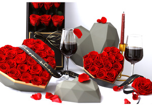 Écrin en forme de cœur avec roses naturelles, 1 pièce, boîte à cadeaux de luxe, romantiques, pour la saint-valentin, avec un styliste - Product Image 6