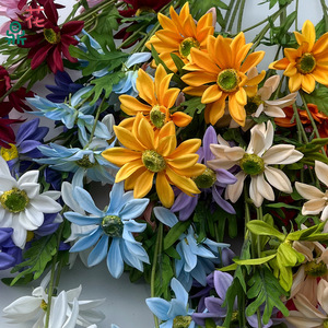 Crisantemos y girasoles de seda hechos a mano, realistas, para decoración de bodas y hogar - Product Image 2