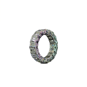 Bague d'éternité en diamant de laboratoire en or blanc 10 carats, diamant de laboratoire taille émeraude, bague de mariage à griffes partagées en U - Product Image 1