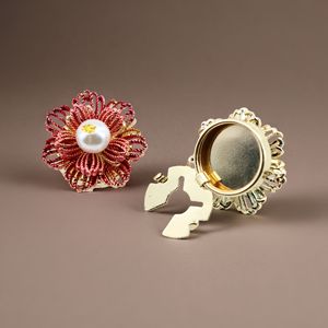 Copribottoni Eleganti con Fiore Traforato e Perle, con Scomparto Nascosto per Camicie, Decorativi - Product Image 6