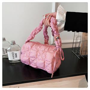 Nuevas tendencias diseñador Color sólido bolso de hombro mujer nueva moda Simple nube plisado diseño hombro bandolera cilindro bolso - Product Image 4