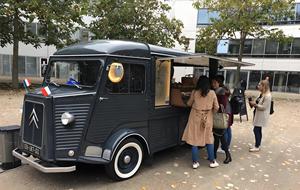 Remorque <span class=keywords><strong>de</strong></span> restauration électrique rétro personnalisée Citroën, comptoir <span class=keywords><strong>de</strong></span> cuisson pour burgers, idéale pour les fêtes <span class=keywords><strong>de</strong></span> jardin, résistante à la rouille - Product Image 3