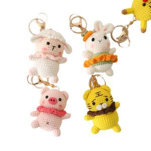 Llavero Mosquetón Ecológico al por Mayor con Diseño de Anime, Muñeco de Peluche de Animales Hecho a Mano, Colgante para Bolso, Suave (Cerdo, Oso, Tigre, Conejo) - Product Image 1