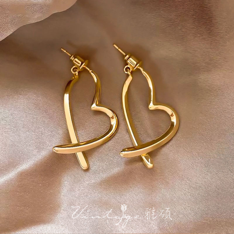 gold Heart-shaped earrings