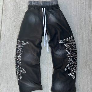 Pantalons de jogging pour hommes surdimensionnés à taille élastique, imprimés à l'écran personnalisés, avec strass, jambes larges, effet délavé au soleil, vente en gros - Product Image 2