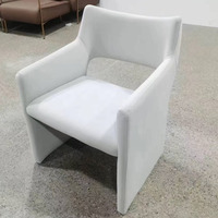 Moderner Minimalistischer Taupe-Velours Esszimmer-Armlehnstuhl mit Ausschnitt-Rückenlehne Gepolstert für Hotel Restaurant Großhandel Gewerbe