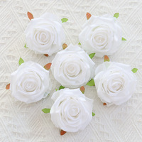Vente en gros usine – Têtes de roses artificielles en soie colorées de 9 cm, fleurs réalistes pour événements de mariage et mur floral de la Saint-Valentin