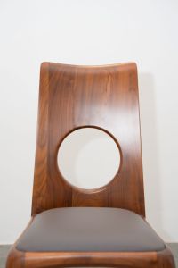 Chaise de salle à manger contemporaine en bois massif de frêne, finition noyer, assise en bois avec structure à mortaise et tenon pour la maison PISANO - Product Image 5