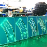 Nouveau panneau de signalisation routière solaire à affichage variable LED Tide Lane avec flèche directionnelle modifiable 750x1400mm Acrylique et aluminium