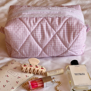 Trousse de toilette minimaliste transfrontalière, organiseur portable de produits cosmétiques et de soins de la peau pour le voyage, matelassé avec garniture en dentelle à carreaux - Product Image 1