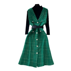 Ensemble robe sans manches à motif quadrillé et pull tricoté à col montant pour femme, idéal pour l'automne - Product Image 6