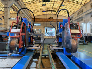 Byfo Vollautomatische CNC-Winkelstahl-Flanschschweißmaschine Chinesische Fabrik Vier-Pistolen-Luftkanal-Ausrüstung Kanalherstellungsmaschinen - Product Image 6