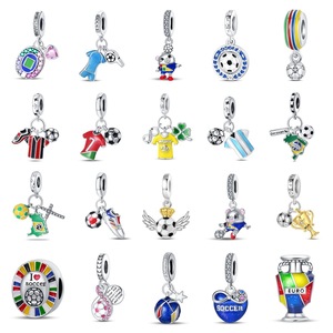 Ciondoli Fai-da-Te per Bracciali, Pendente a Forma di Pallone da Calcio in Acciaio Inossidabile Argento, per Creazione di Gioielli - Product Image 1