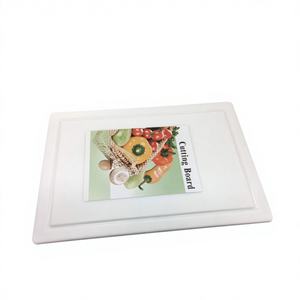 Planche à découper carrée en plastique blanc de grande taille avec rebord anti-goutte pour ustensiles de cuisine - Product Image 1