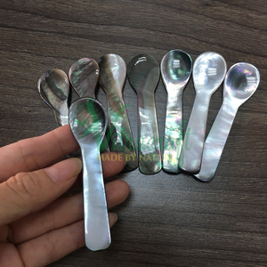 LUXE & HAUTE QUALITÉ VIETNAM Mini Cuillère à Lèvres NOIRES en Nacre, Cuillère à Caviar Faite à la Main Vietnam - Product Image 1