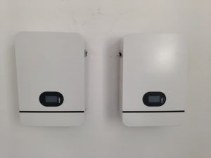 แบตเตอรี่ลิเธียมไอรอนฟอสเฟตแบบติดผนัง 51.2V 100Ah 5.12kWh สำหรับระบบโซลาร์เซลล์ออฟกริด 51.2V100Ah - Product Image 1