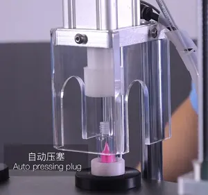 बहु-रंग बाम ट्यूब कैपिंग अर्ध स्वचालित काजल क्रीम होंठ चमक भरने की मशीन