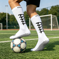 Chaussettes de sport respirantes en maille tricotée personnalisées pour le football, la course à pied, chaussettes mi-mollet avec grip antidérapant en Spandex/Coton