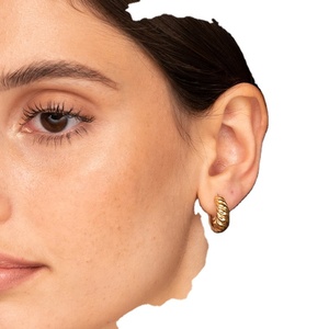 ต่างหูห่วงทรงโดมเกลียวแบบมินิมอลทำจากทองเหลืองสำหรับผู้หญิง - Product Image 3