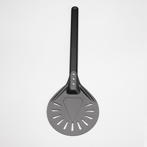 Pelle à <span class=keywords><strong>pizza</strong></span> professionnelle en alliage d'aluminium noir, longue et rigide, avec poignée en cuir fendue, adaptée aux fours commerciaux - Product Image 1