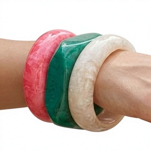 Bracelets en résine colorés tendance, design géométrique de qualité supérieure, bijoux de mode pour femmes, accessoires élégants et stylés - Product Image 6