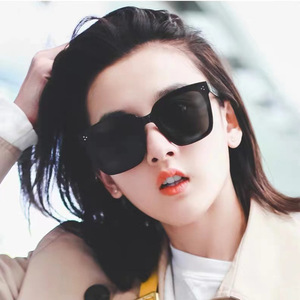 แว่นกันแดดโพลาไรซ์ยี่ห้อวี รุ่น D17 กรอบสีดำ เลนส์ PC ป้องกันรังสียูวี 100% สำหรับทุกเพศ สไตล์แฟชั่นเกาหลี - Product Image 5