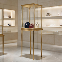 Vitrine de Luxe Autoportante pour Bijoux, Présentoir en Métal Doré avec Cadre en Verre, Intérieur en Velours et Éclairage LED pour Boutique