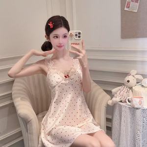 Chemise de nuit camisole à motif cœurs pour femme, sans manches, en satin, imprimé cœurs rouge et noir, vêtement de détente pour la maison, en soie glacée lisse - Product Image 2