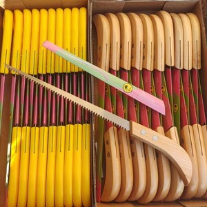 เลื่อยมือขนาดเล็กพร้อมด้ามไม้ ความยาวใบเลื่อย 220 มม. ใบเลื่อยแบบคงที่สำหรับงานไม้และงานสวน - Product Image 2