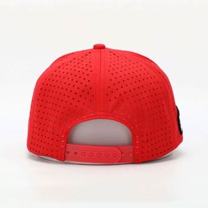 Gorra de Béisbol Personalizada para Hombre, de 6 Paneles, Estructurada, Roja, de Poliéster Impermeable, con Perforaciones Cortadas a Láser, Parche de Goma de PVC, Gorras Deportivas - Product Image 5